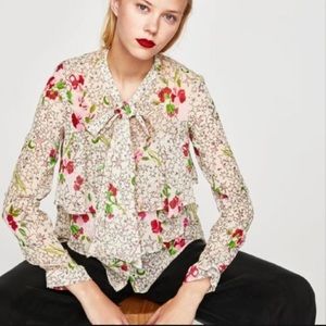 Zara Ruffle Pussy‎ Bow Tie Star Flower Top Size S